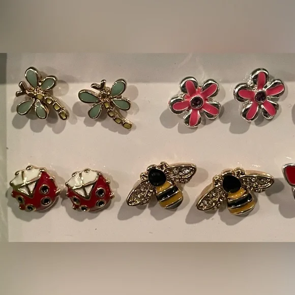 Avon Earring Box Set (10 Pairs) - Picture 6 of 6
